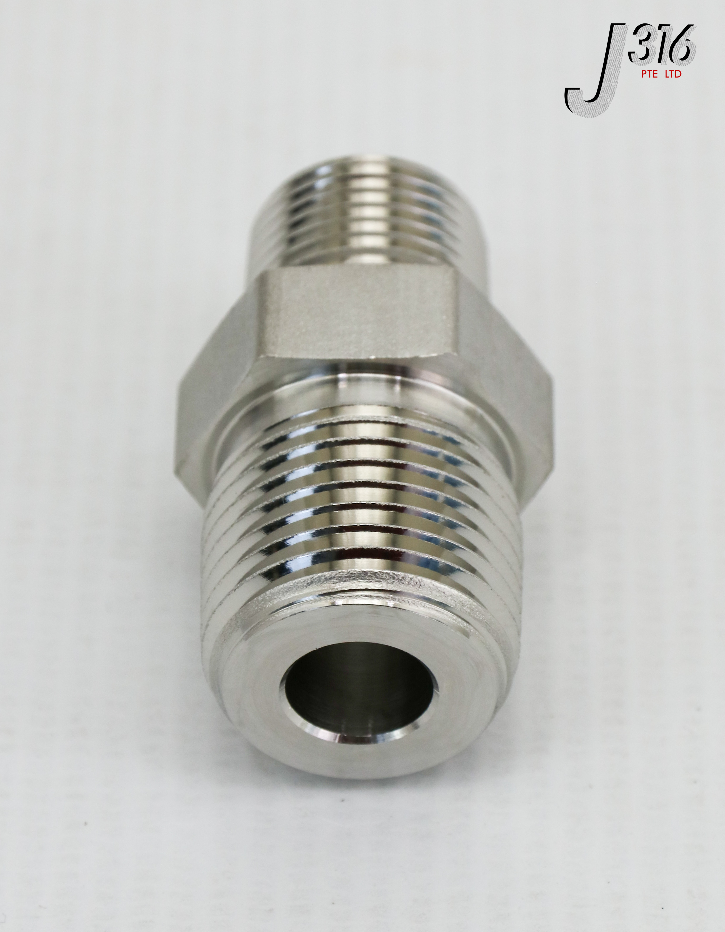 23816 SWAGELOK HEX REDUCING NIPPLE, 1/2